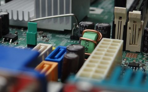 电脑开机自检（POST）报警与 DEBUG 卡代码大全：滴滴响、00/55/FF 怎么办