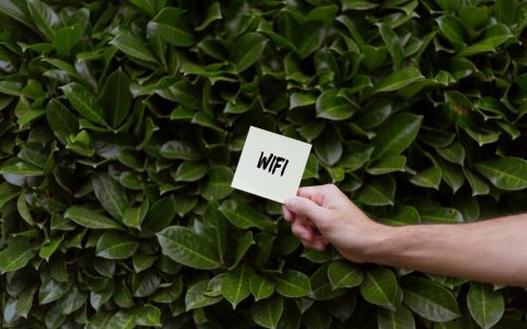 租房党低成本全屋 WiFi 覆盖方案（不砸墙）