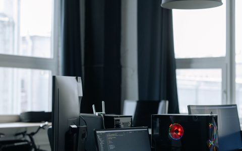 Windows 虚拟内存设多大？卡顿和爆内存这样自救