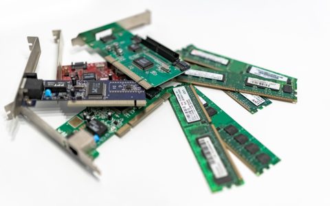 路由器固件怎么选：原厂/梅林/OpenWrt/Padavan 一张表